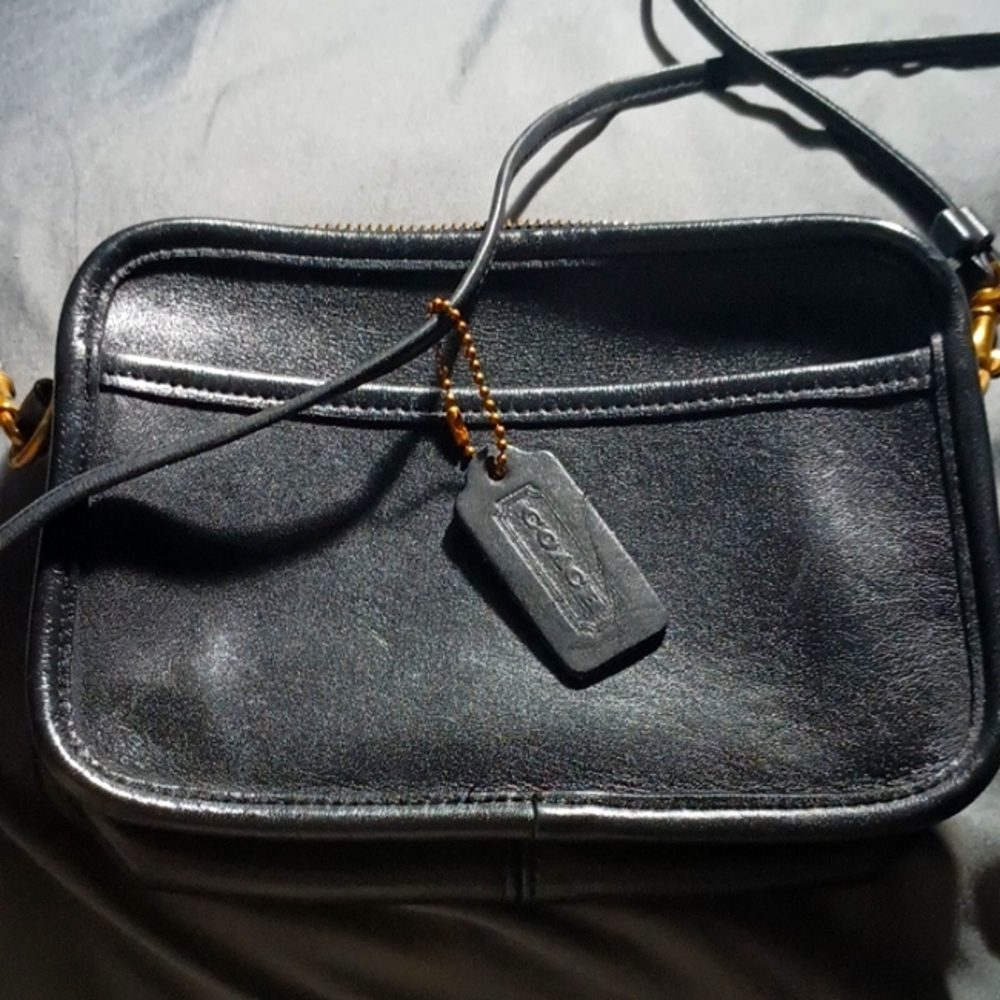 Coach × VintageVintage coach black leather carnival small crossbody bag